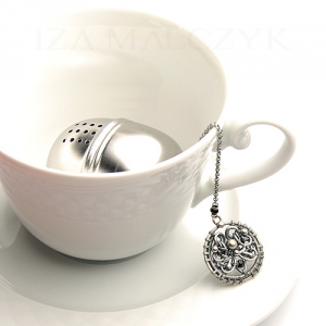 Ornate tea ball infuser - Black Iza Malczyk