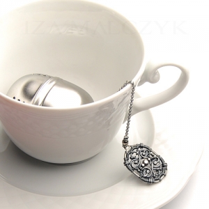Ornate tea ball infuser - Grey Iza Malczyk