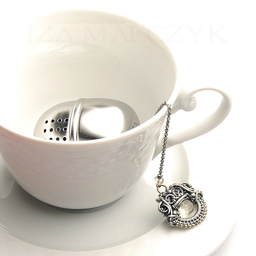 Ornate tea ball infuser - Yellow