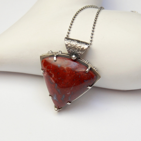 Red Locket — 4 / 10